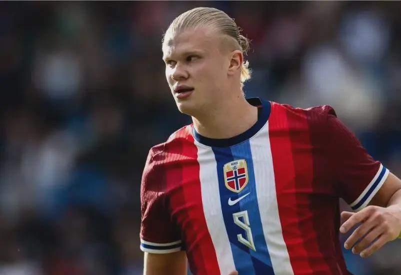 一场4-0！让意甲榜首易主：国米大胜登顶，争冠4强差3分米兰有戏（4-0大捷改写意甲排名：国米登上榜首，争冠四强仅差3分米兰仍有戏）