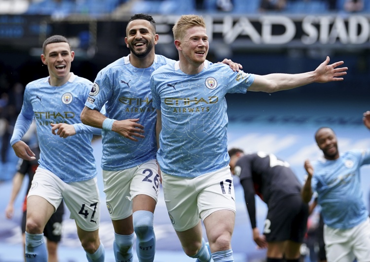 法尔克：凯恩与拜仁愿意续约至2028年，他愿意世界杯后再谈（法尔克：凯恩与拜仁倾向续约到2028，世界杯结束后再谈判）