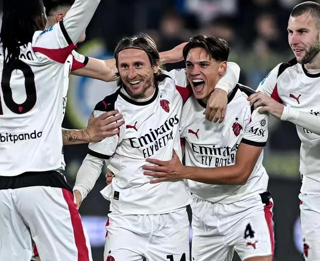 永不言弃，李可赛后社媒：我们将团结一心，战至终章（绝不放弃！李可赛后社媒：众志成城，拼到最后一刻）