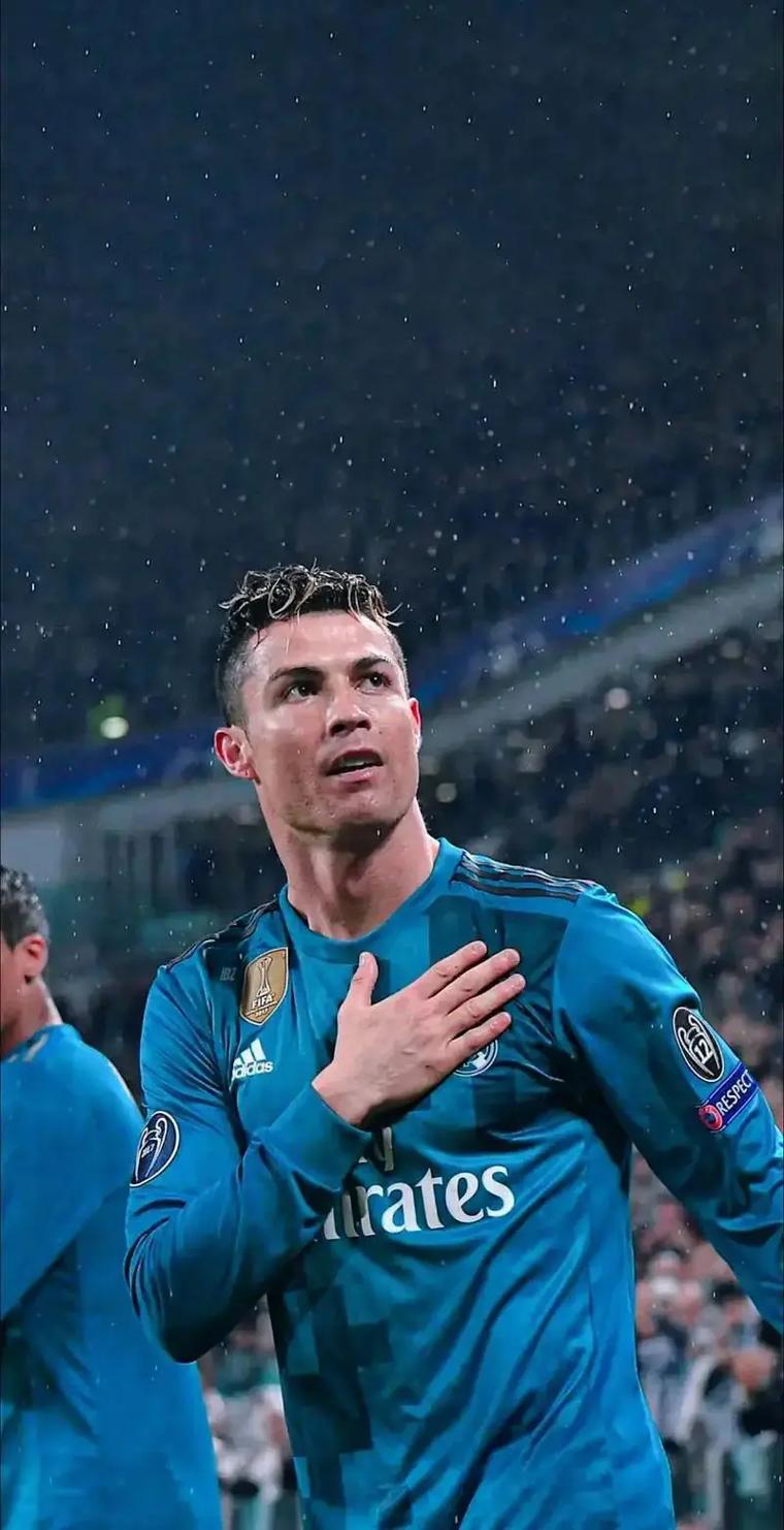 尤文战乌迪内斯大名单：伊尔迪兹领衔，弗拉霍维奇、佩林缺阵（尤文战乌迪内斯名单公布：伊尔迪兹领军，弗拉霍维奇与佩林缺席）