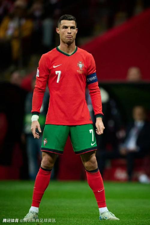 利物浦变阵！萨拉赫替补，维尔茨复出首发战西汉姆（利物浦调整阵容：萨拉赫暂列替补，维尔茨复出首发对阵西汉姆）