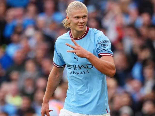 三连冠！上海海港加冕2025赛季中超冠军，摘下队史中超第四星（2025中超封王！上海海港成就三连冠，队史第四星点亮）